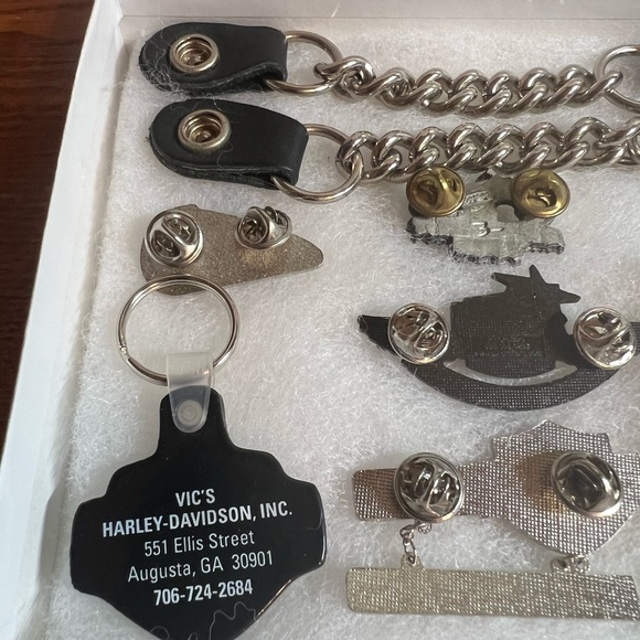 Harley Davidson Lot of Pins, Keychain, and 2 Vest Straps - Picture 8 of 17